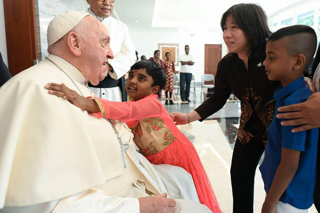 Pope Francis met some of the poor, refugees and elderly people of the Community of Sant'Egidio upon his arrival in Indonesia